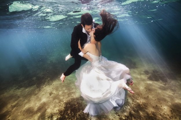 Best wedding photos under water wedding photos wedding photographer california beauitufl wedding dress - 04