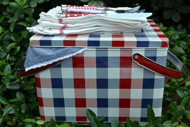 Picnic ideas how to have a picnic organic catering wedding ideas engagment photos cheap date green ideas - 2